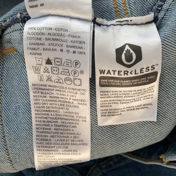 NWT Levi's Ex-Boyfriend Denim Trucker Jacket - Picture 13 of 16